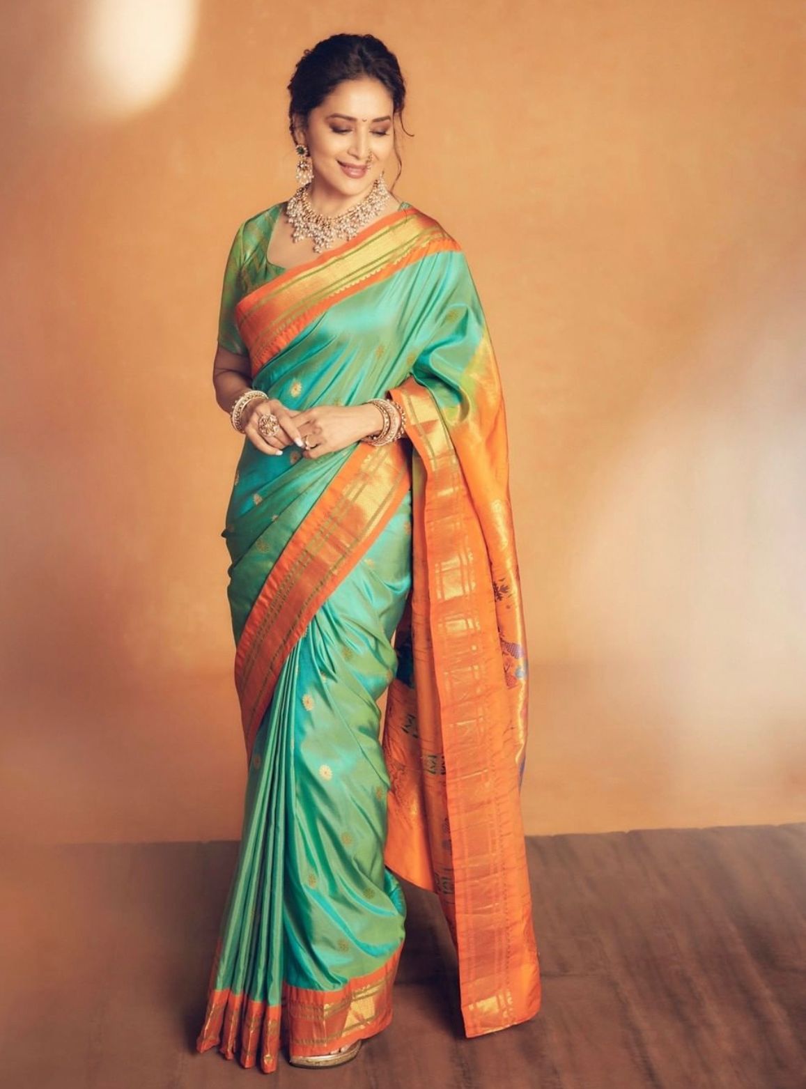 Grandiose Firozi Soft Silk Saree With Blooming Blouse Piece