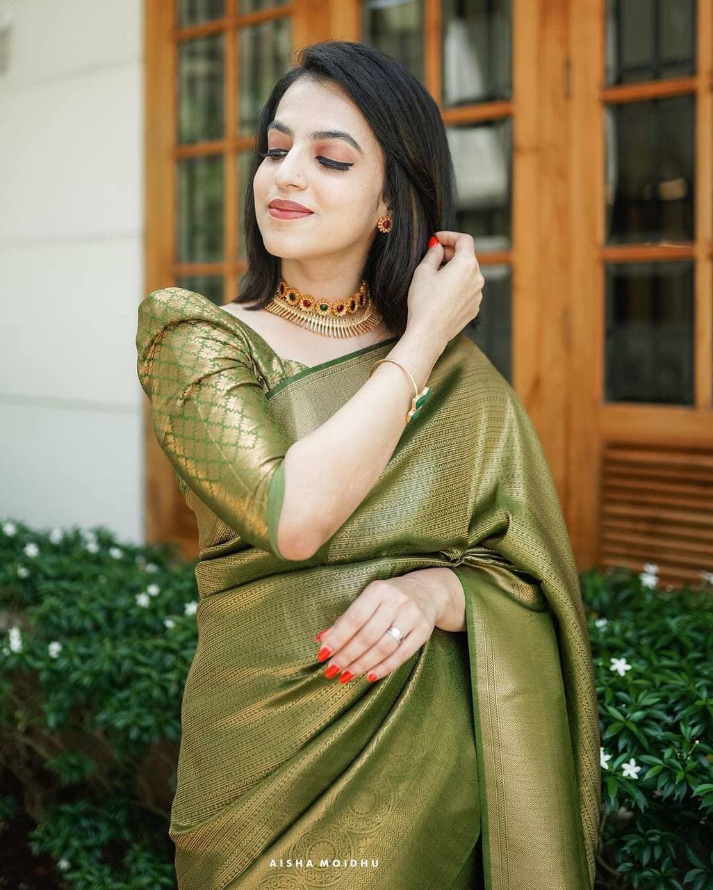 Inimitable Green Soft Kanjivaram Silk Saree With Incredible Blouse Piece