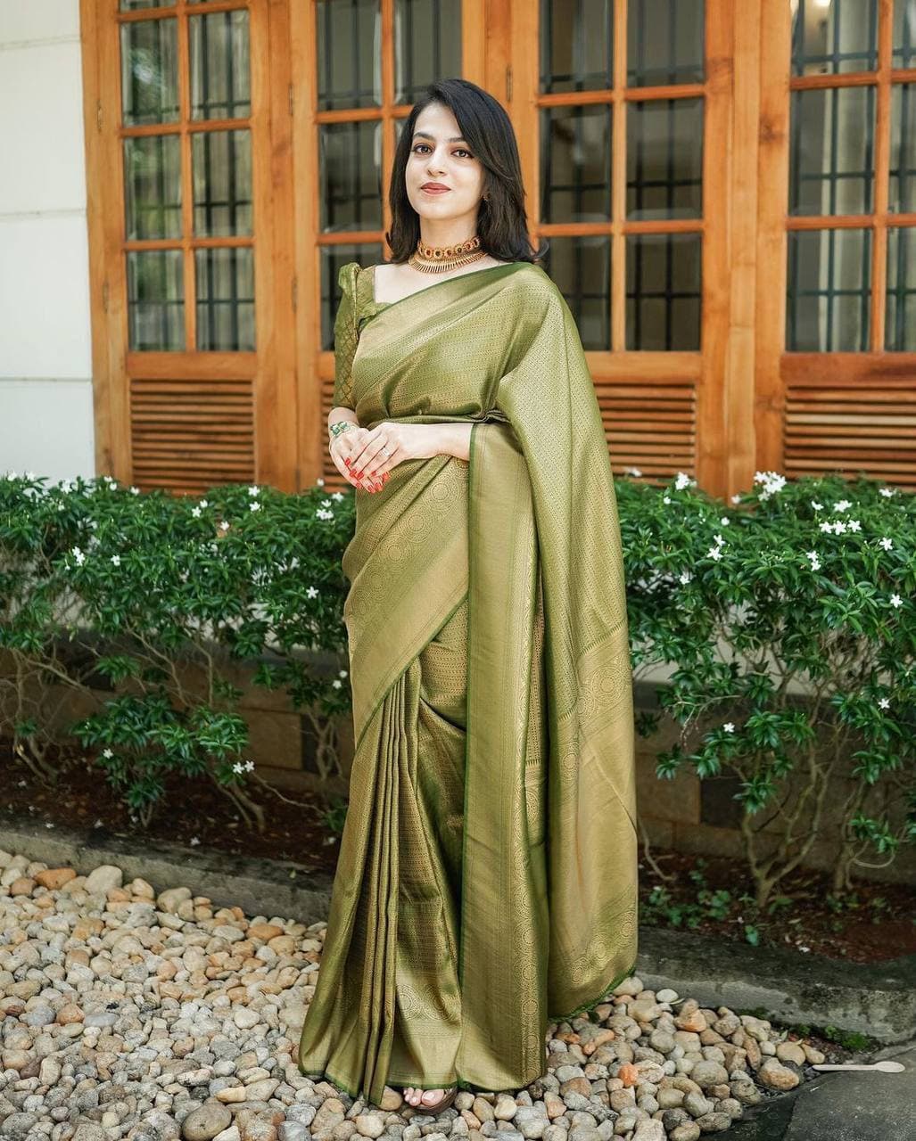 Inimitable Green Soft Kanjivaram Silk Saree With Incredible Blouse Piece