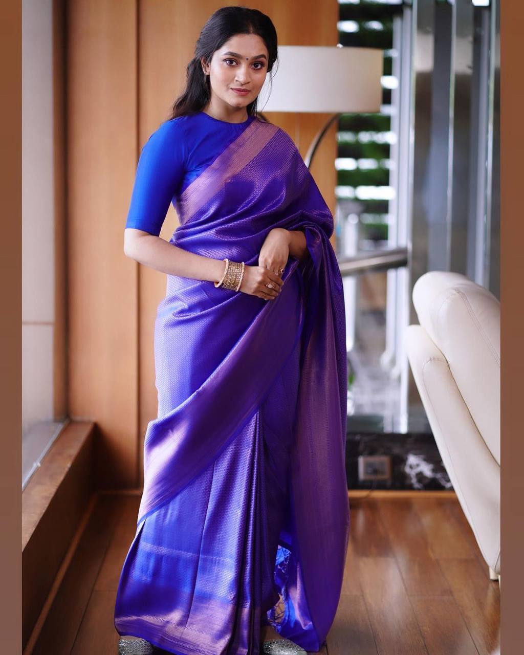 Pulsating Blue Soft Banarasi Silk Saree With Entrancing Blouse Piece