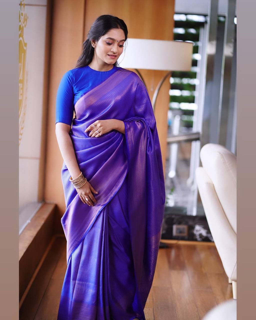 Pulsating Blue Soft Banarasi Silk Saree With Entrancing Blouse Piece