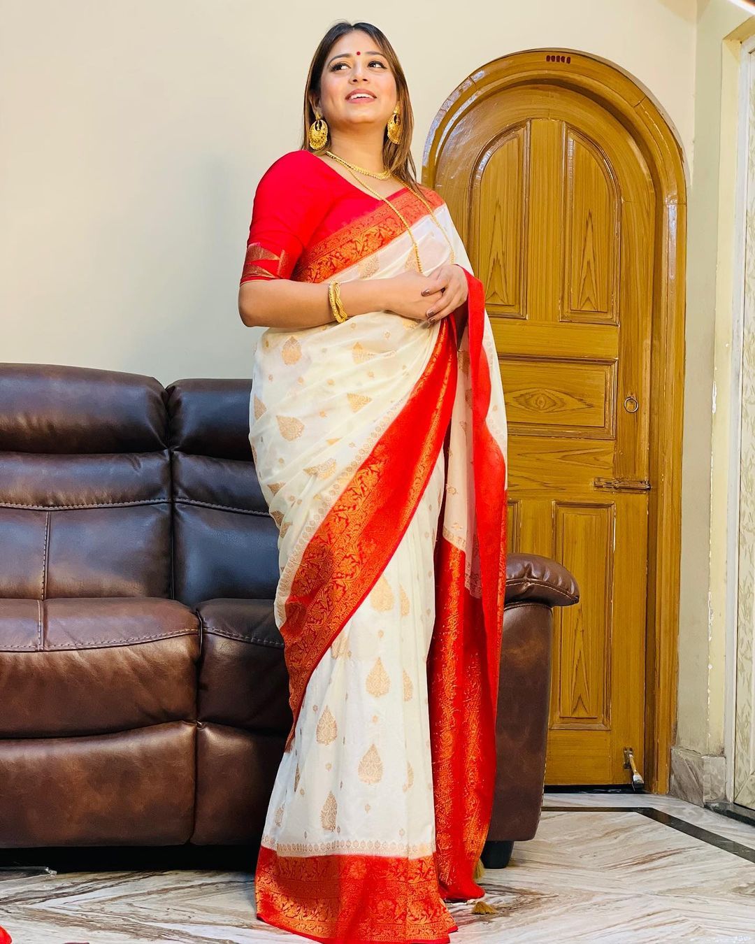 Rhapsodic White Soft Banarasi Silk Saree With Artistic Blouse Piece