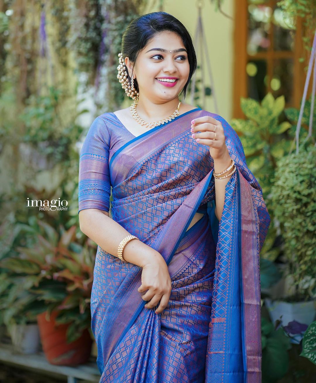 Sumptuous Blue Soft Silk Saree With Luxuriant Blouse Piece