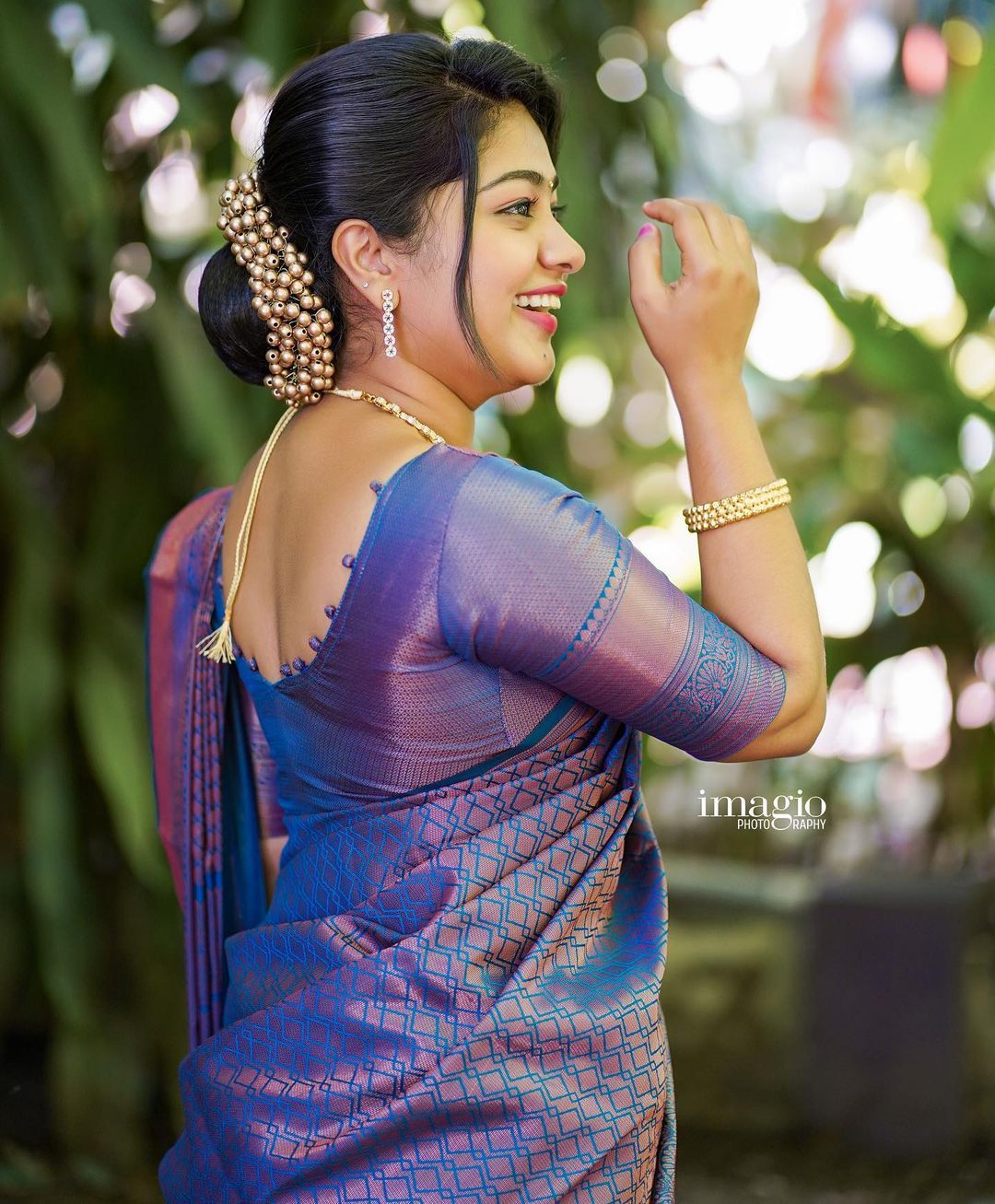 Sumptuous Blue Soft Silk Saree With Luxuriant Blouse Piece