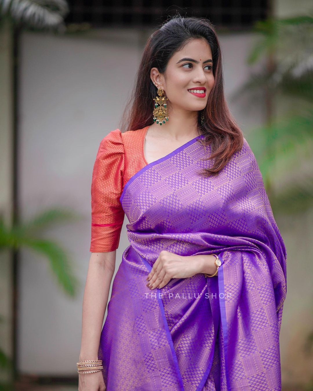 Resplendent Royal Blue Soft Silk Saree with Comely Blouse Piece