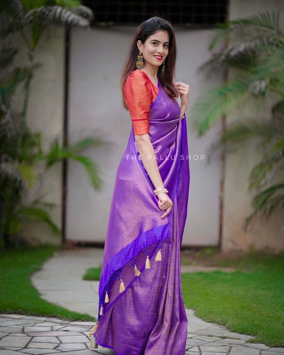 Resplendent Royal Blue Soft Silk Saree with Comely Blouse Piece