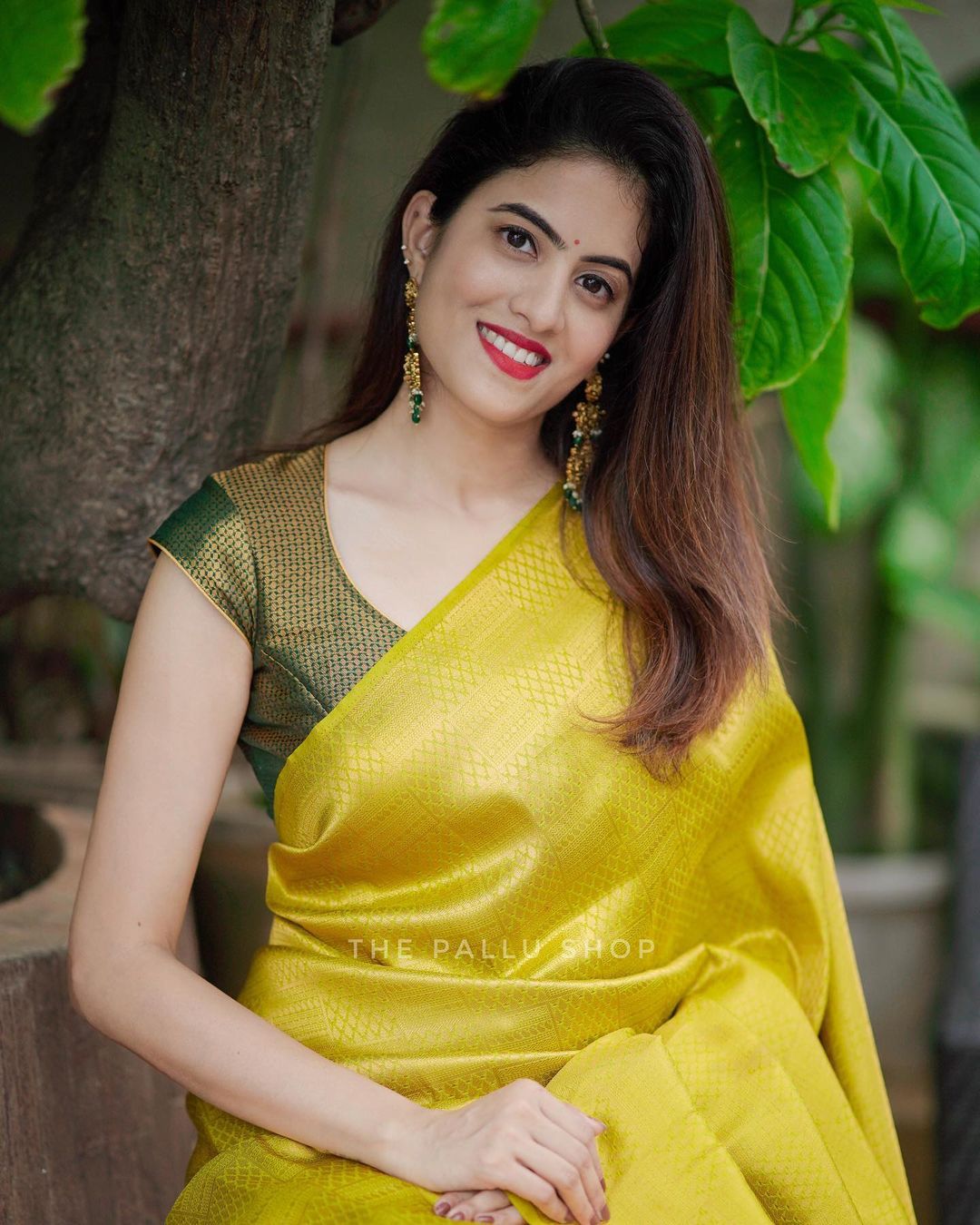 Glittering Yellow Soft Silk Saree with Excellent Blouse Piece