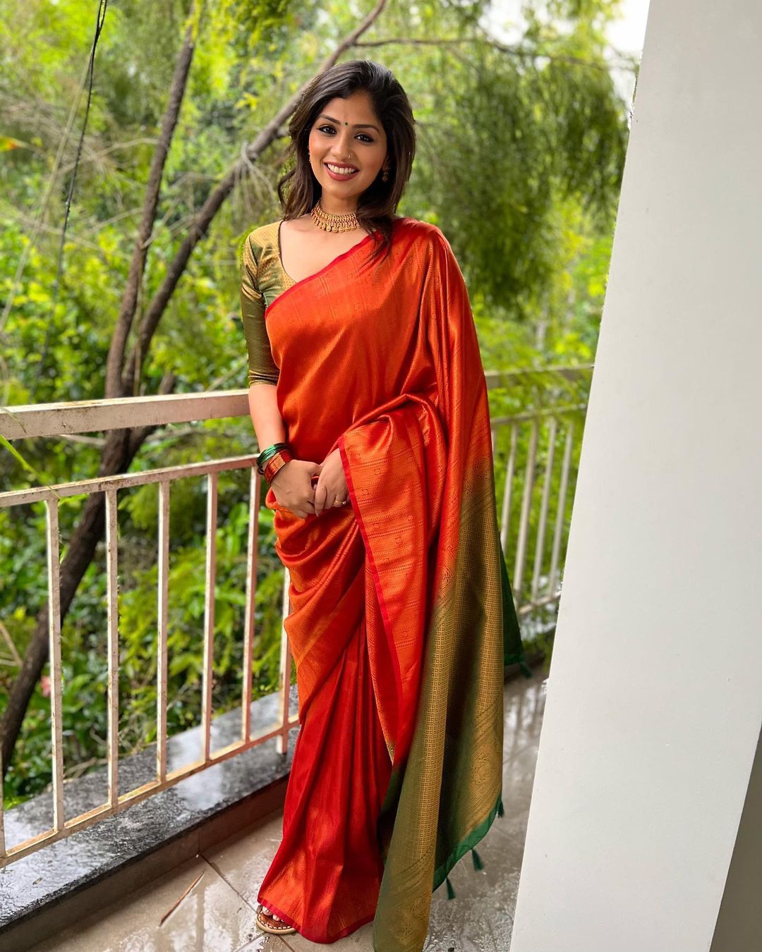 Supernal Red Soft Silk Saree With Murmurous Blouse Piece