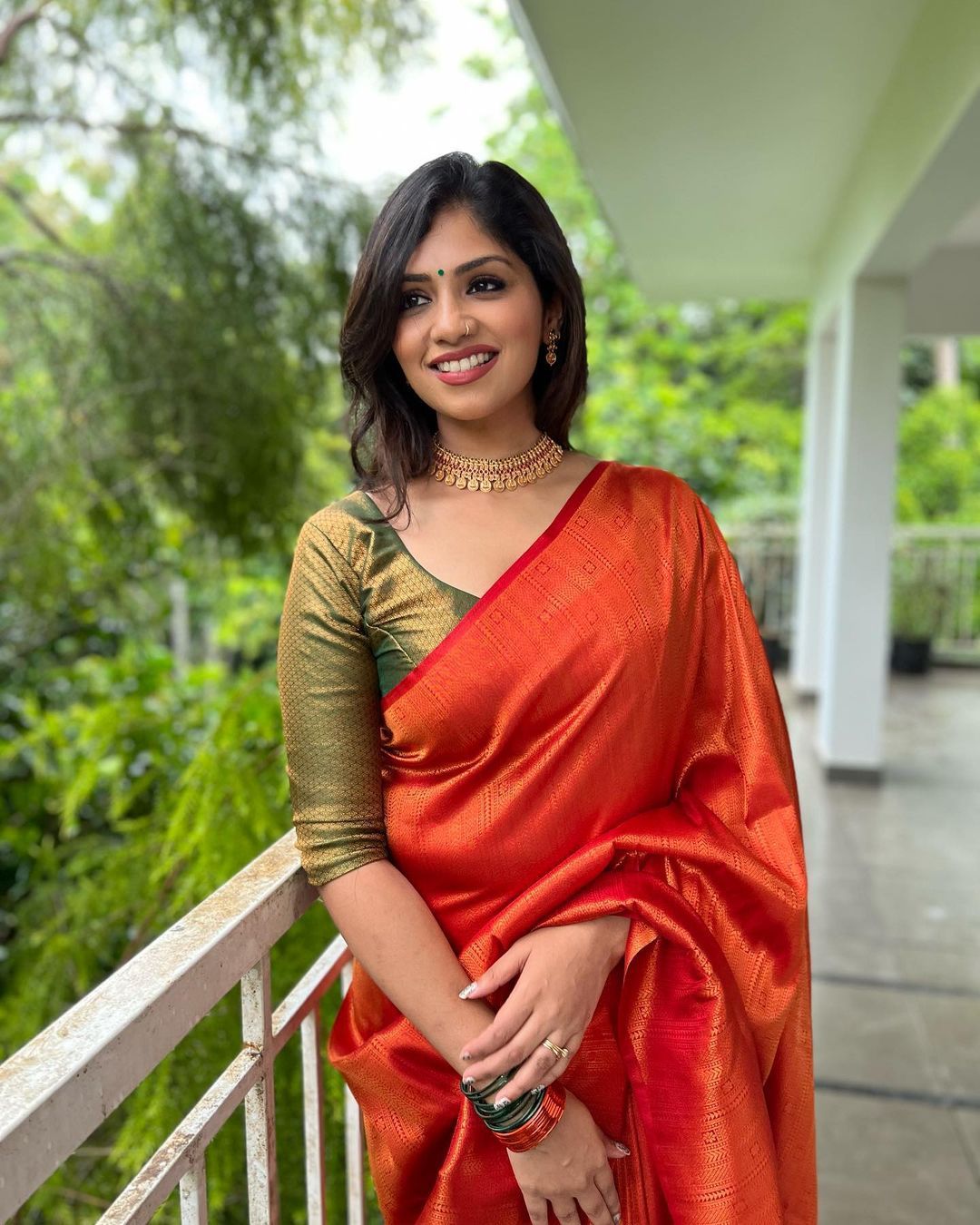 Supernal Red Soft Silk Saree With Murmurous Blouse Piece