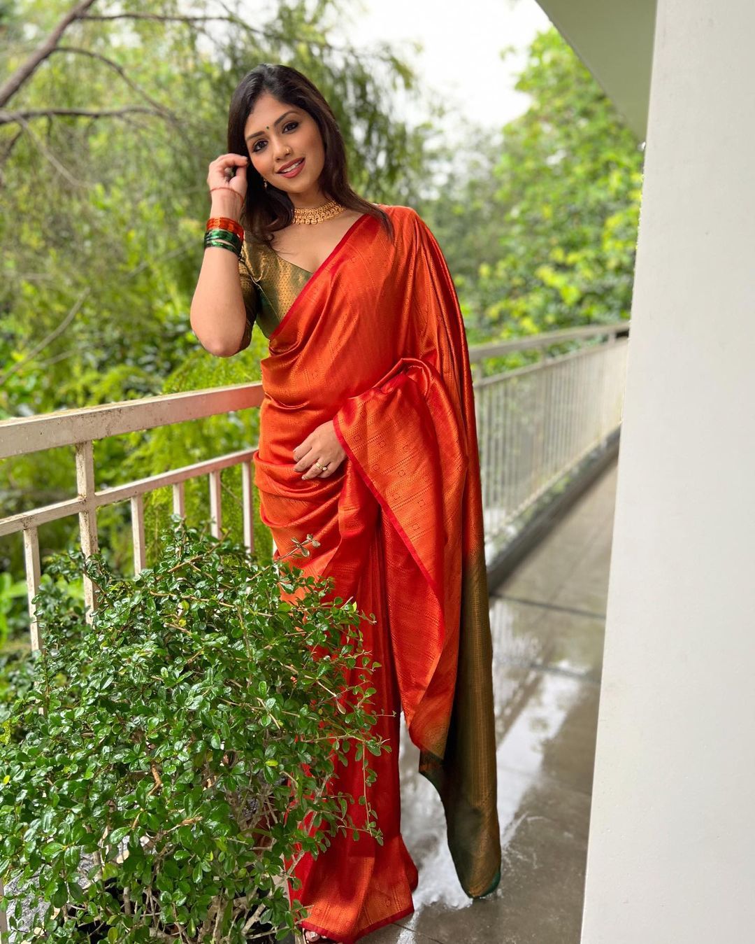 Supernal Red Soft Silk Saree With Murmurous Blouse Piece