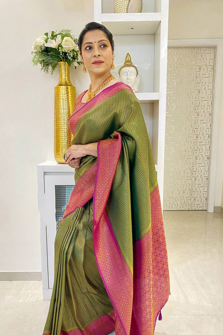 Vibrant Green Soft Silk Saree With Surreptitious Blouse Piece