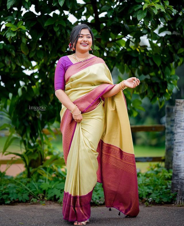 Sempiternal Sea Green Soft Silk Saree With Improbable Blouse Piece