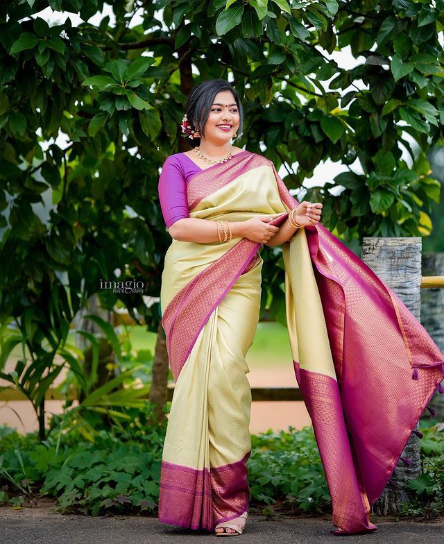 Sempiternal Sea Green Soft Silk Saree With Improbable Blouse Piece