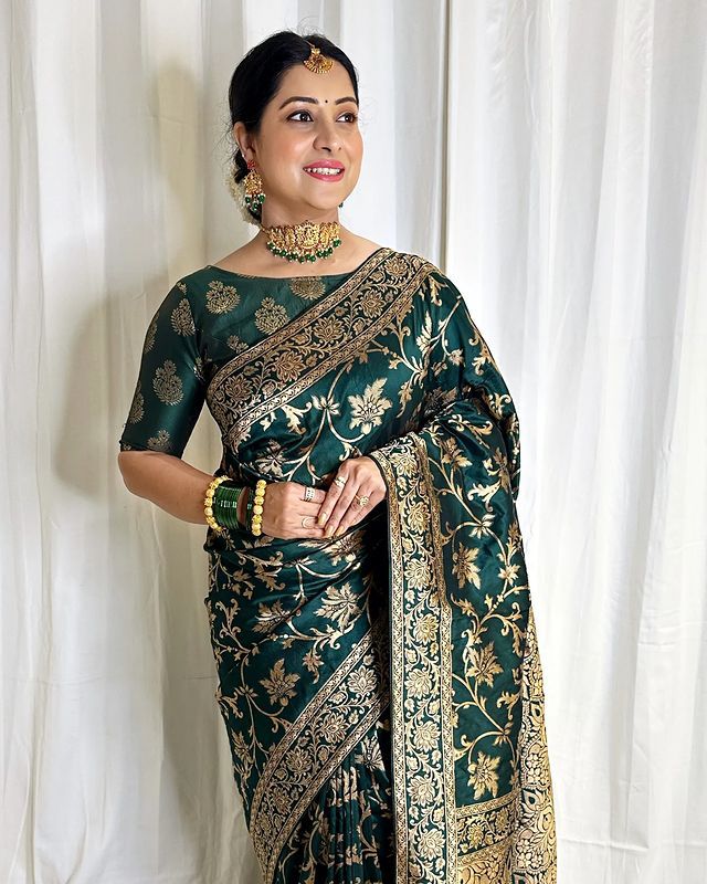 Scintilla Dark Green Soft Banarasi Silk Saree With Felicitous Blouse Piece