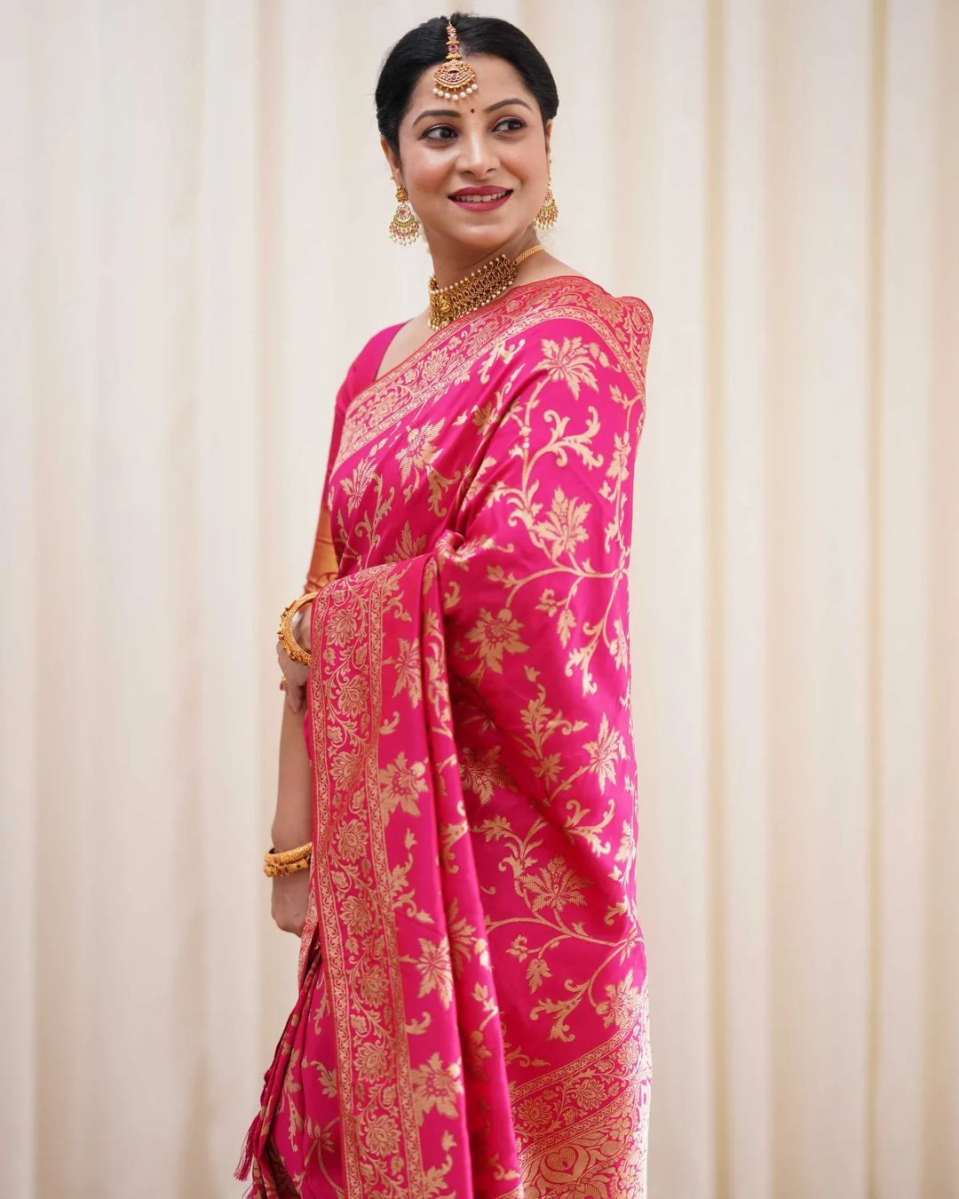 Redolent Dark Pink Soft Banarasi Silk Saree With Prodigal Blouse Piece