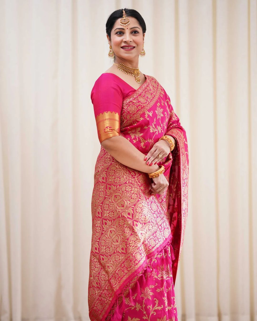 Redolent Dark Pink Soft Banarasi Silk Saree With Prodigal Blouse Piece