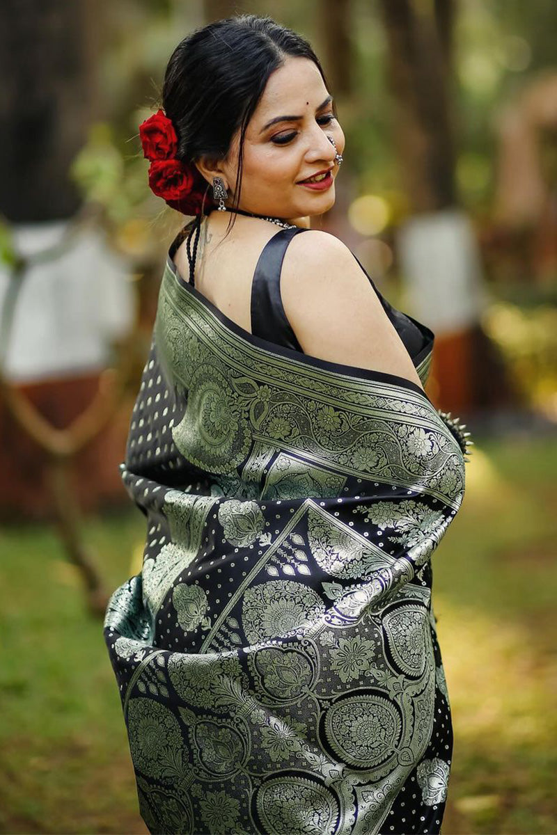 Pulsating Black Soft Silk Saree With Exceptional Blouse Piece