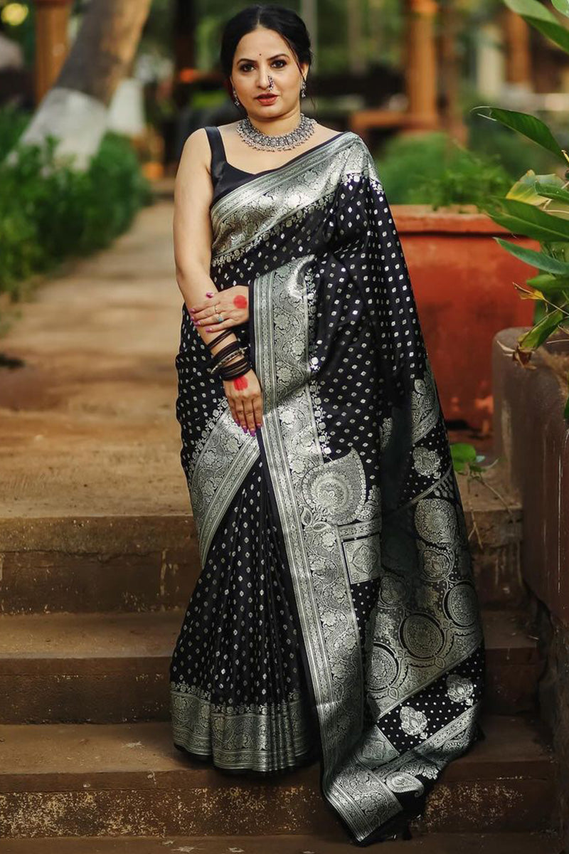 Pulsating Black Soft Silk Saree With Exceptional Blouse Piece