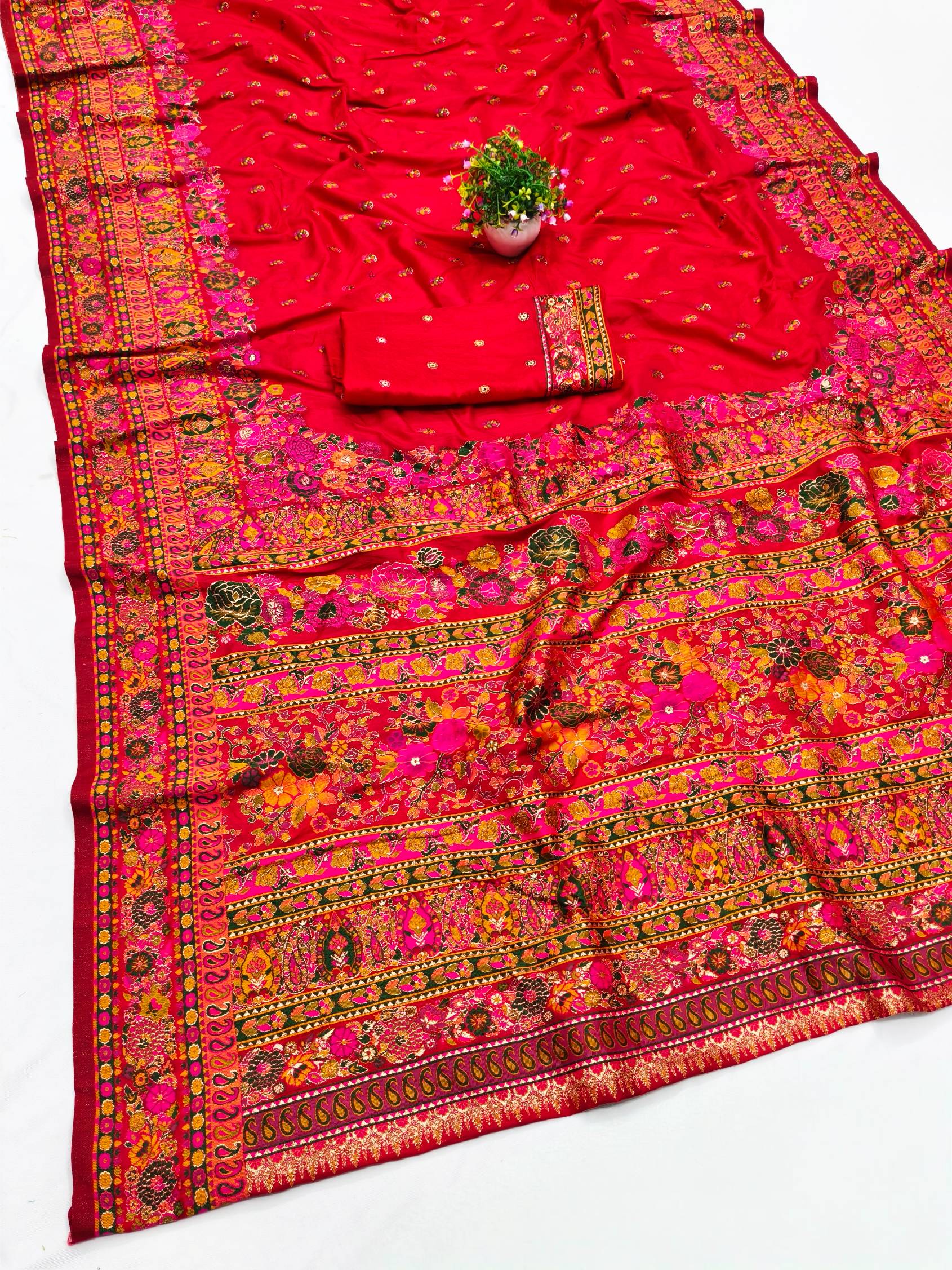 Mellifluous Red Nylon Dola Pashmina Saree With Exemplary Blouse Piece