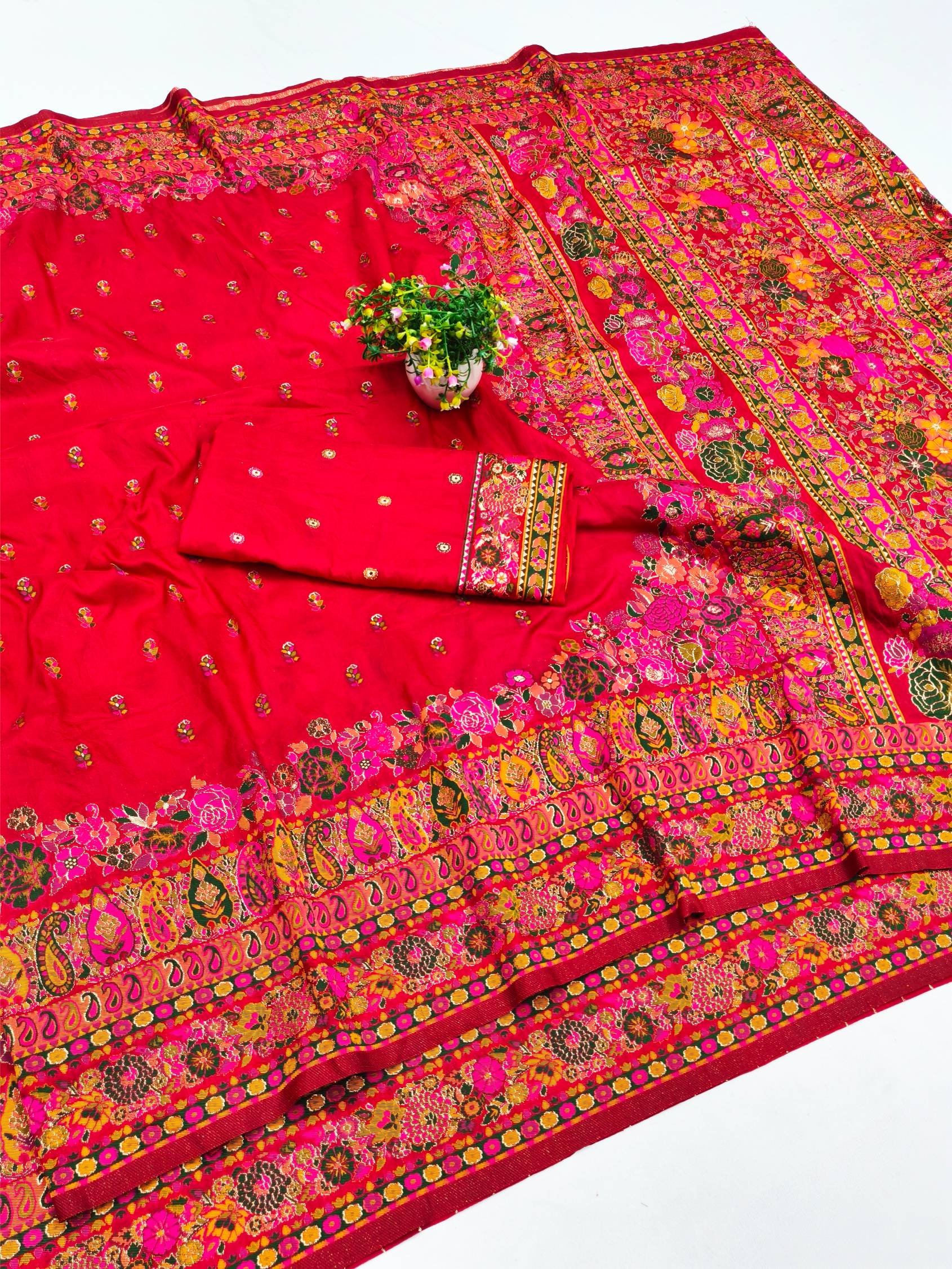 Mellifluous Red Nylon Dola Pashmina Saree With Exemplary Blouse Piece