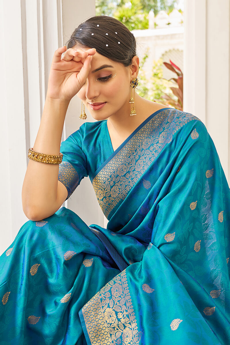 Verdant Firozi Kanjivaram Silk Saree With Comely Blouse Piece