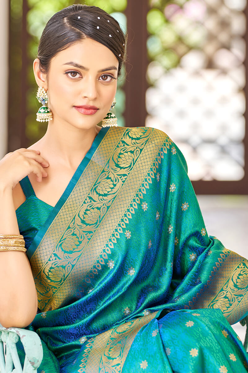 Eclat Rama Kanjivaram Silk Saree With Majesty Blouse Piece