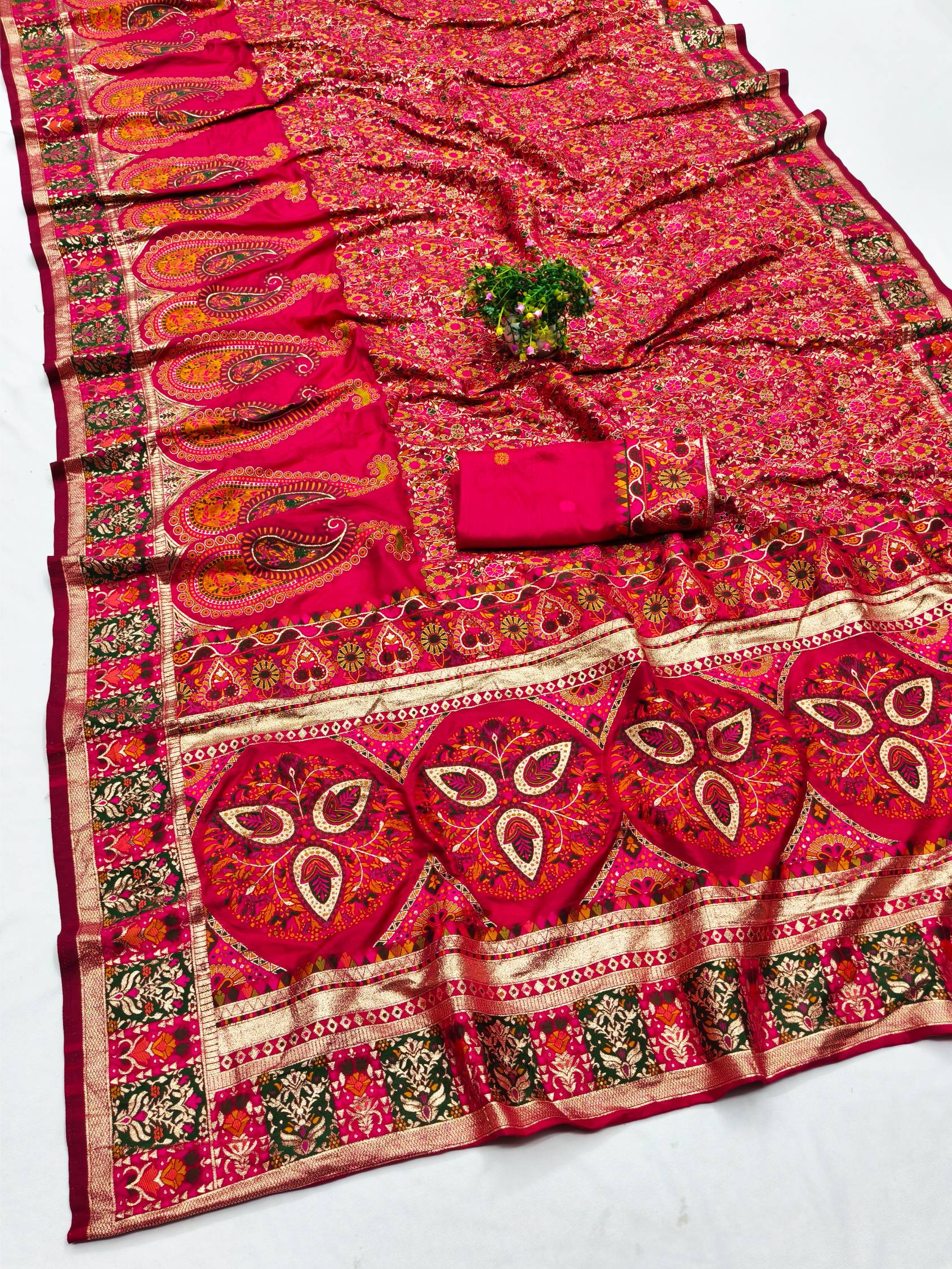 Evanescent Dark Pink Nylon Dola Pashmina Saree With Whimsical Blouse Piece