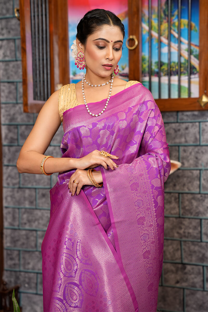 Mesmeric Purple Kanjivaram Silk Saree With Ravishing Blouse Piece