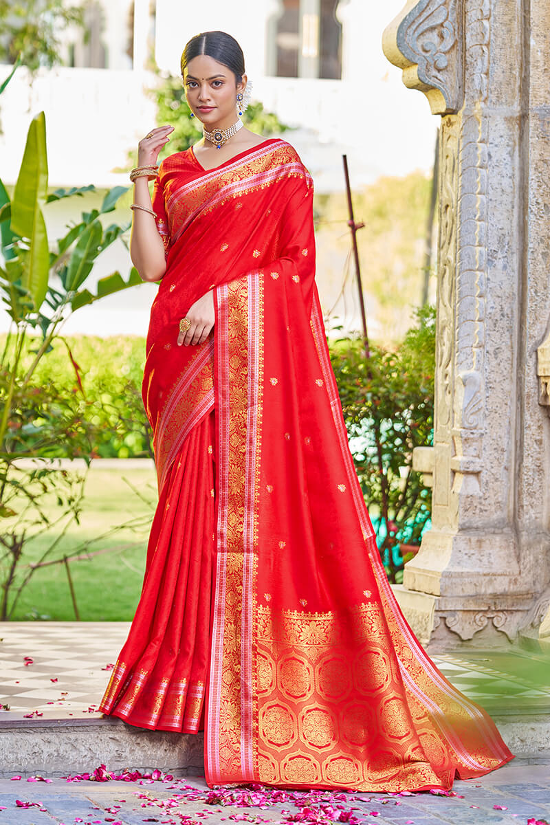 Luminous Red Kanjivaram Silk Saree With Confounding Blouse Piece