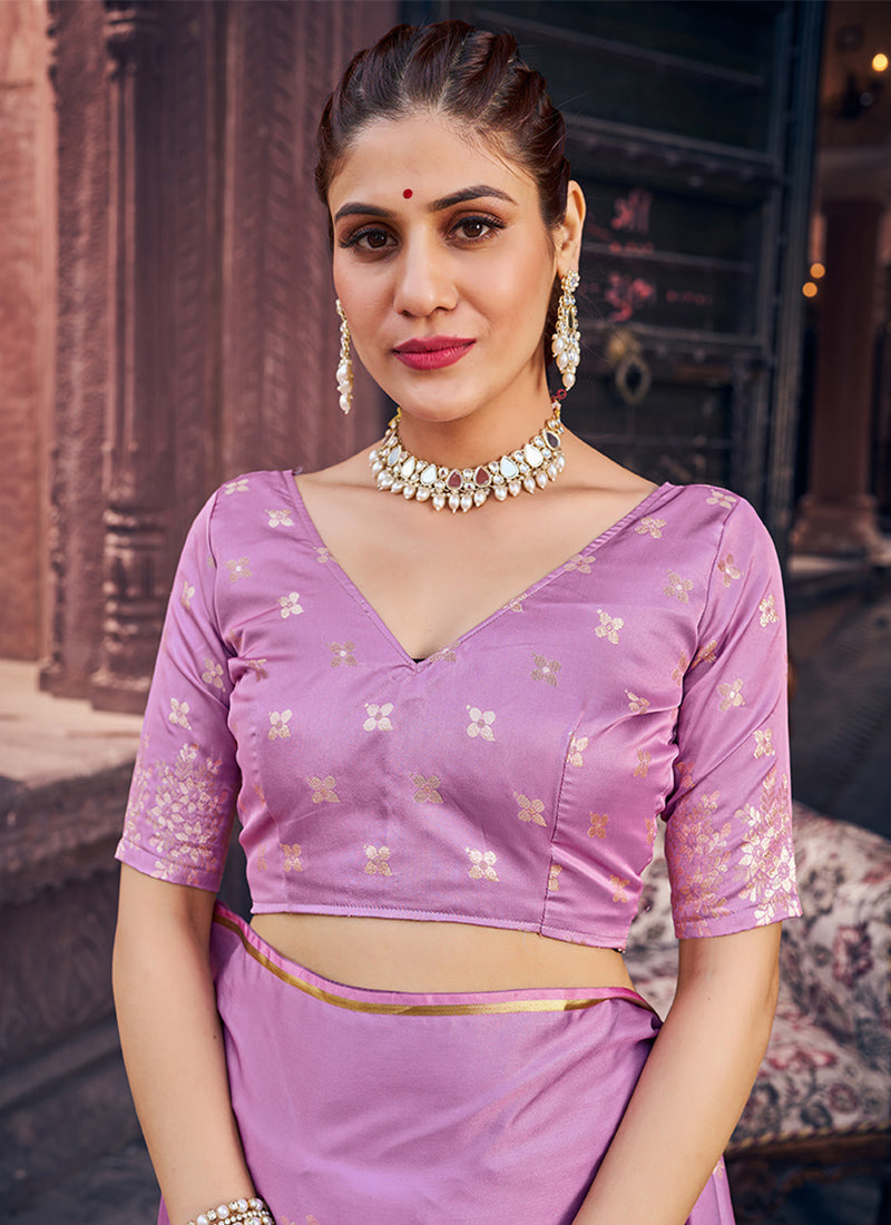 Majesty Lavender Soft Banarasi Silk Saree With Confounding Blouse Piece