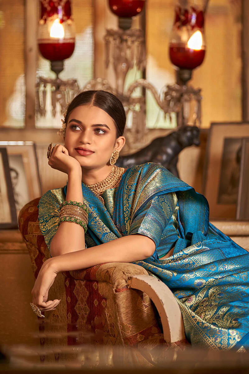 Blooming Firozi Kanjivaram Silk Saree With Engrossing Blouse Piece