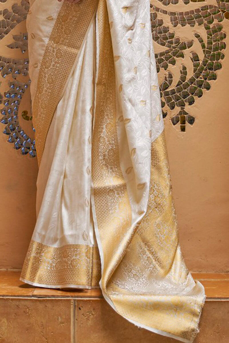 Fancifull White Kanjivaram Silk Saree With Quintessential Blouse Piece