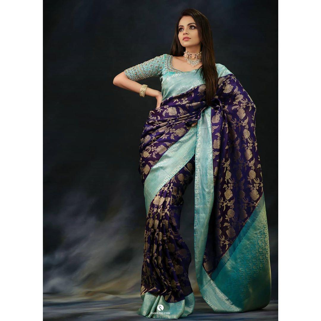 Trendy Blue Soft Silk Saree With Smart Blouse Piece