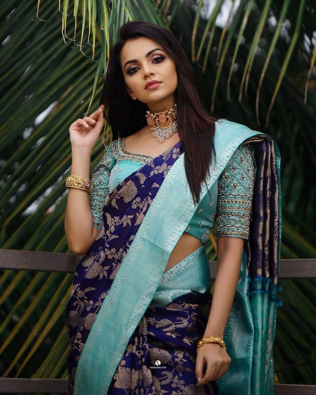 Trendy Blue Soft Silk Saree With Smart Blouse Piece