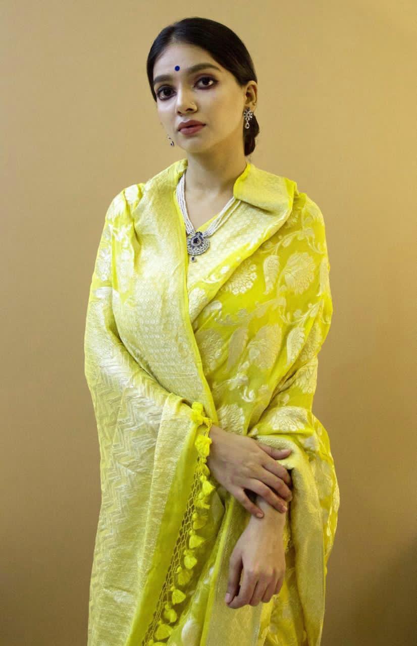 Posh Yellow Soft Silk Saree With Tempting Blouse Piece