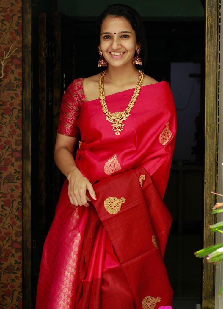 Dulcet Red Soft Banarasi Silk Saree With Dalliance Blouse Piece