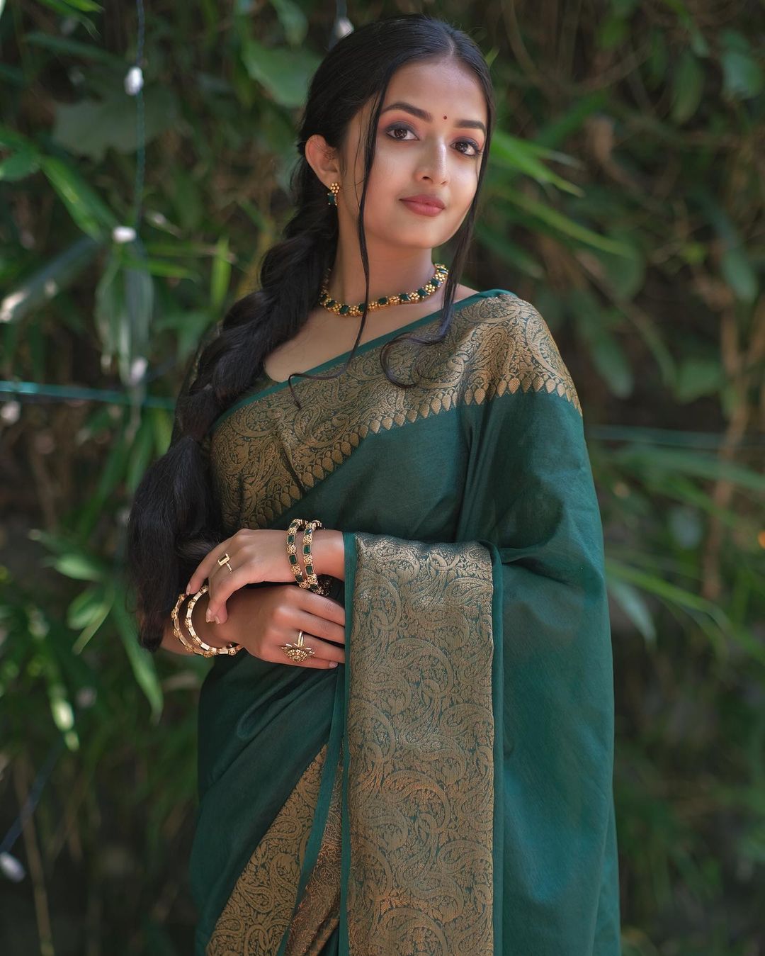 Excellent Dark Green Soft Silk Saree With Dazzling Blouse Piece