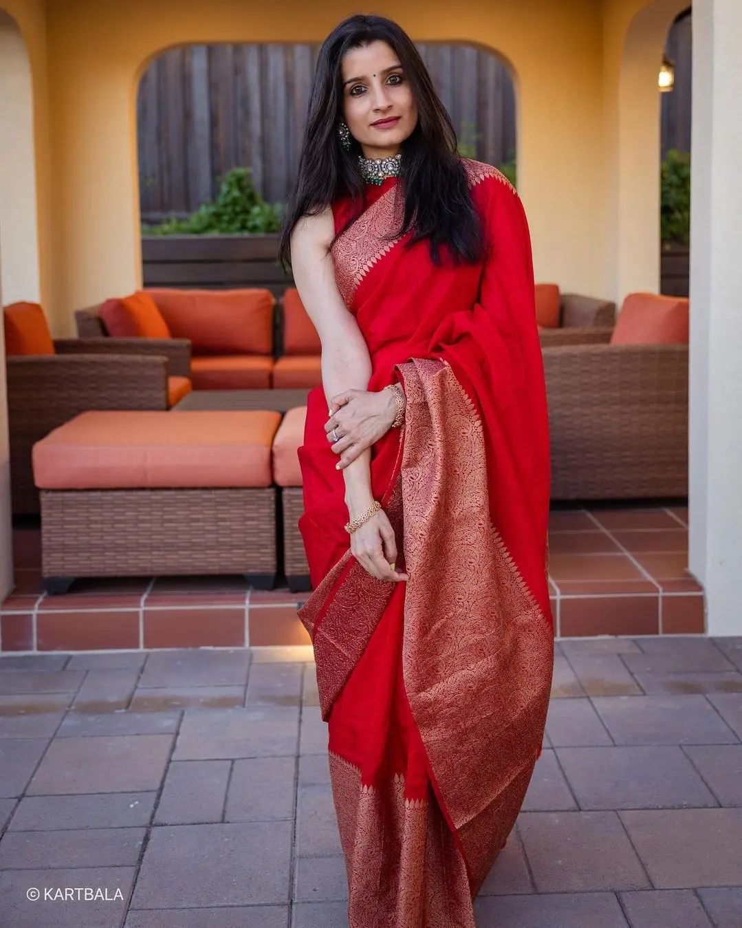 Beleaguer Red Soft Silk Saree With Unequalled Blouse Piece