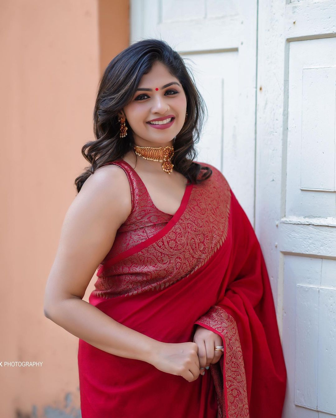 Beleaguer Red Soft Silk Saree With Unequalled Blouse Piece