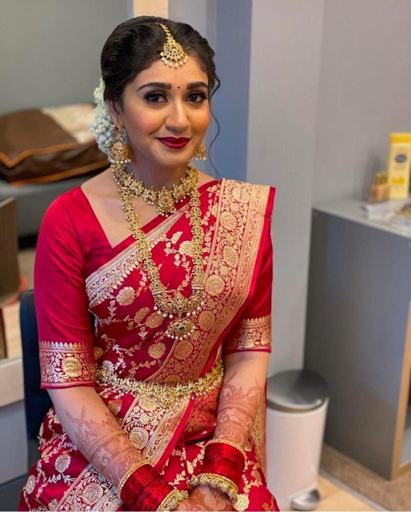 Desirable Red Soft Banarasi Silk Saree With Angelic Blouse Piece