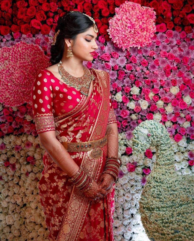 Desirable Red Soft Banarasi Silk Saree With Angelic Blouse Piece