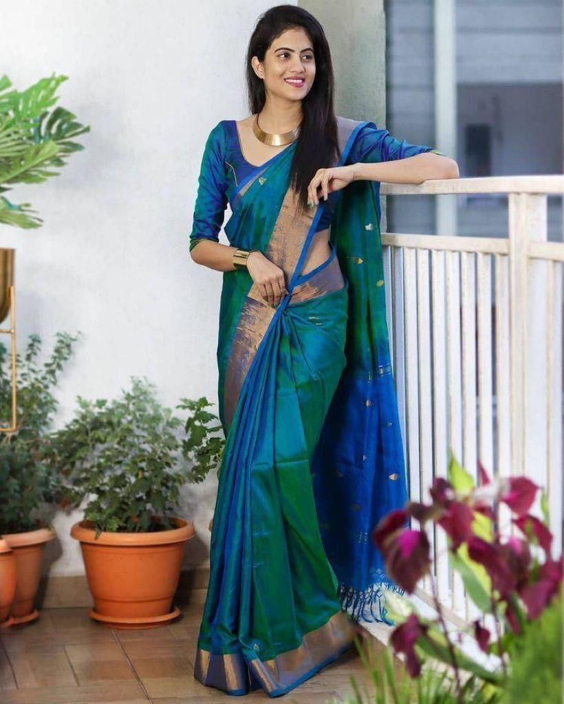 Inspiring Rama Soft Silk Saree with Invaluable Blouse Piece