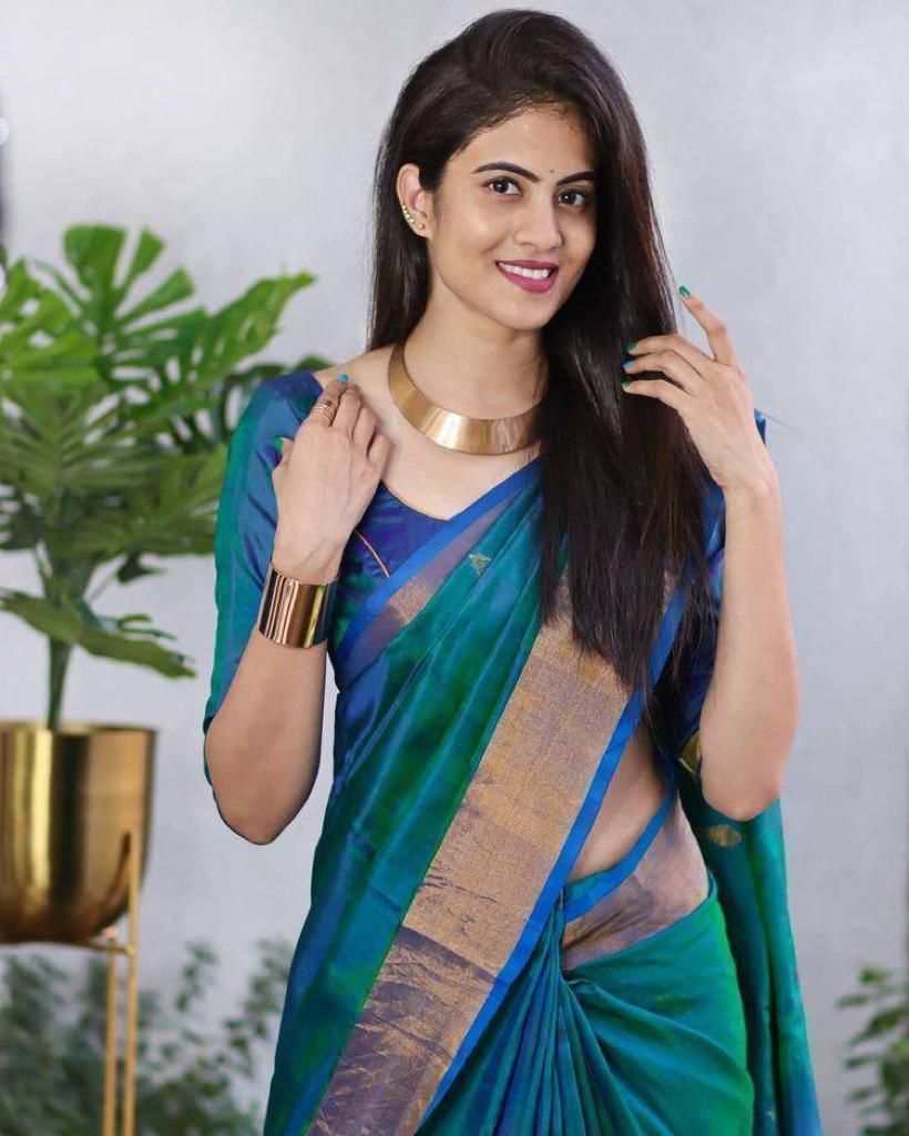 Inspiring Rama Soft Silk Saree with Invaluable Blouse Piece