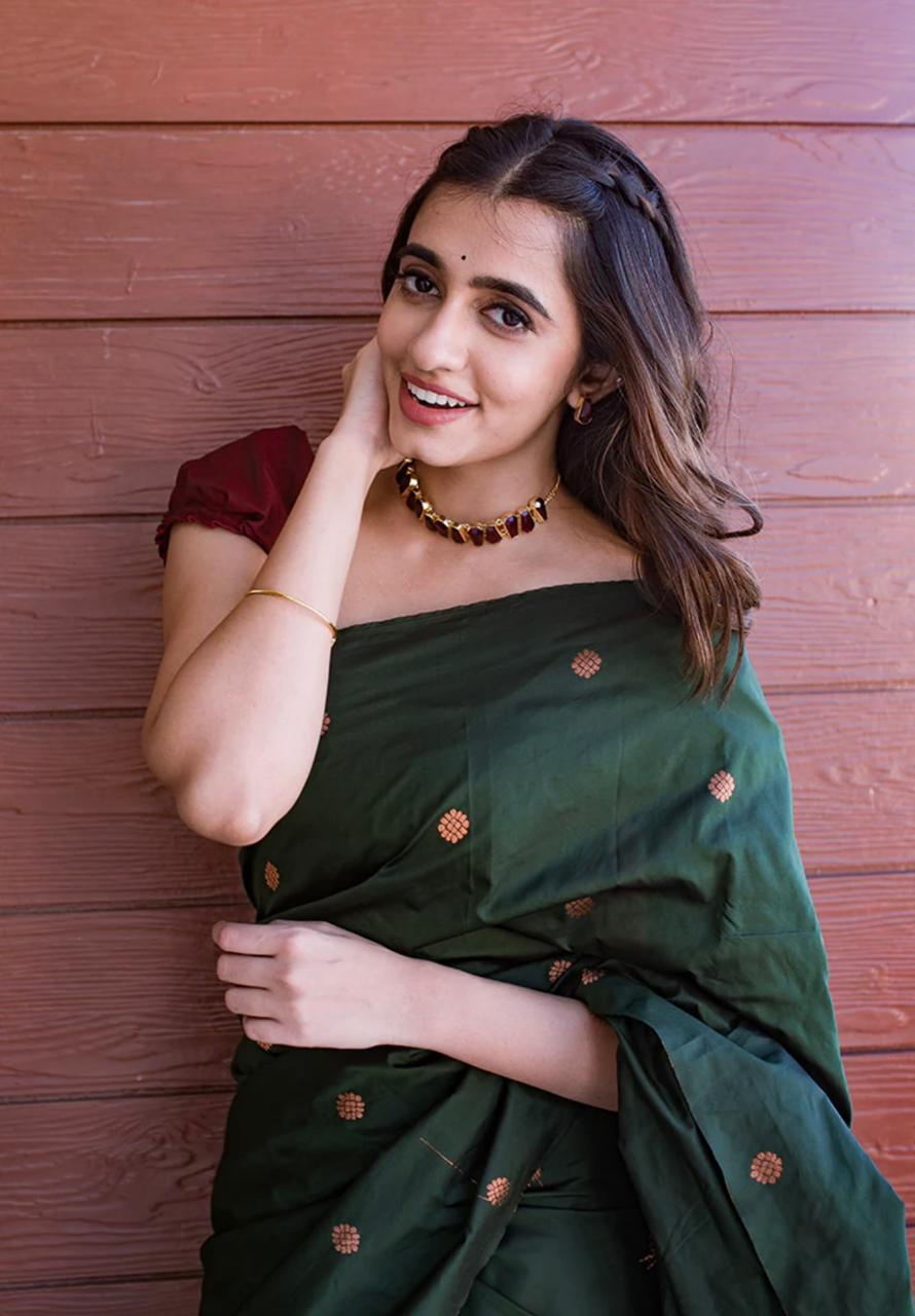 Beleaguer Dark Green Soft Silk Saree With Staggering Blouse Piece