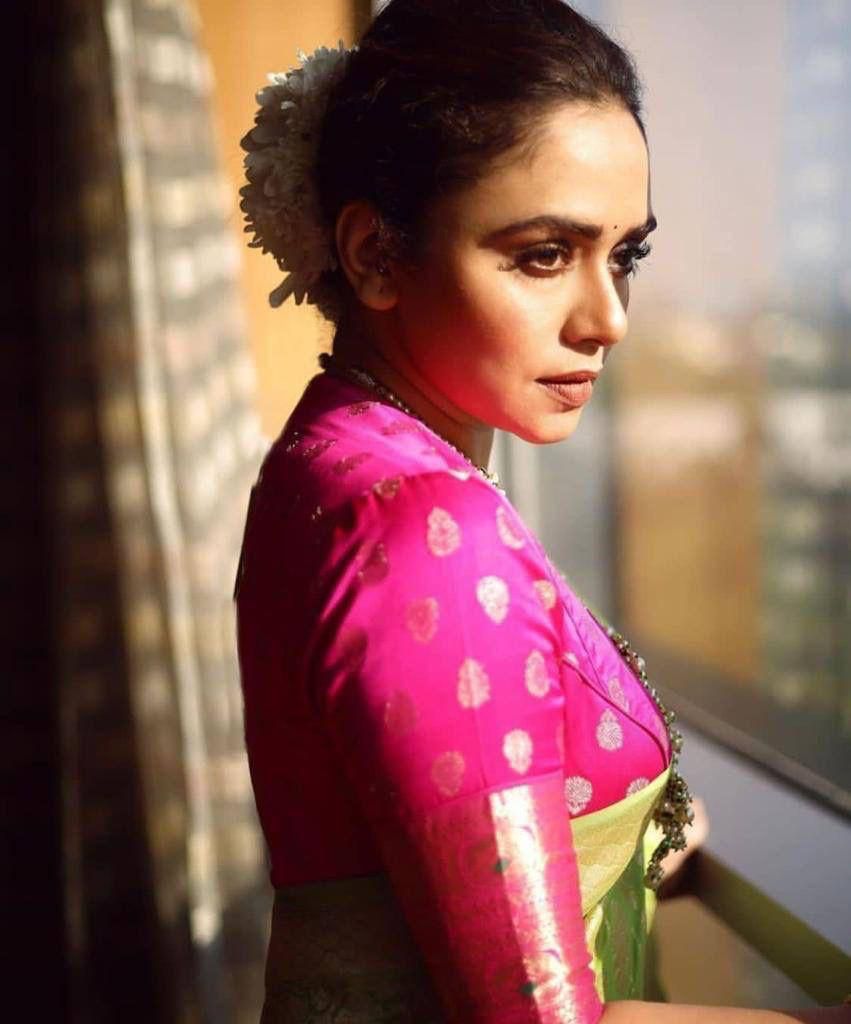 Appealing Parrot Soft Silk Saree With Exquisite Blouse Piece