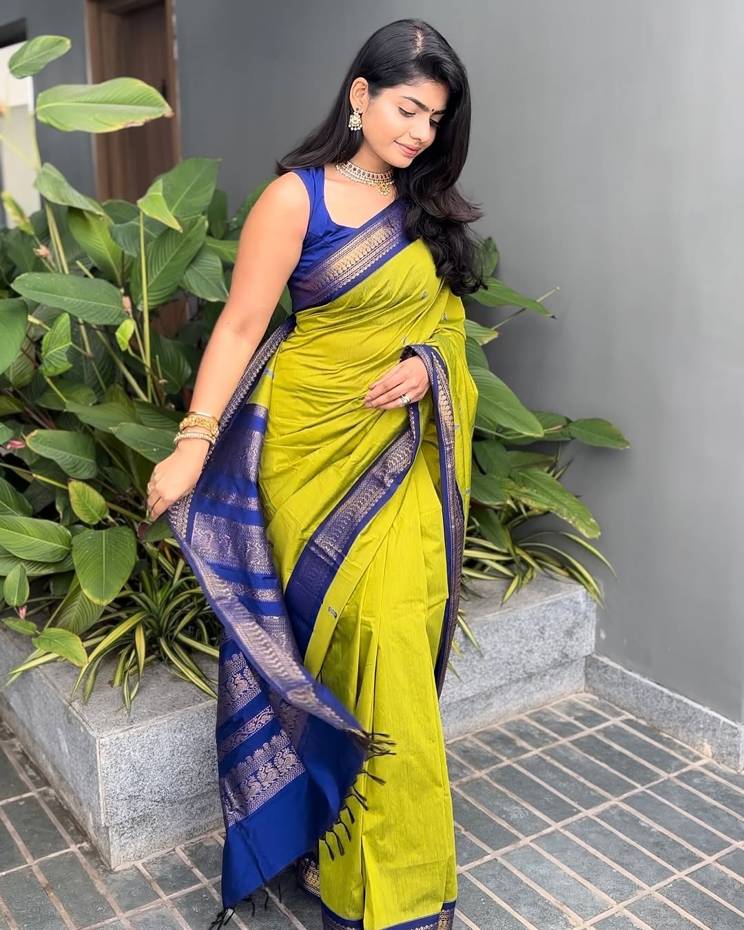 Desultory Parrot Soft Silk Saree With Angelic Blouse Piece