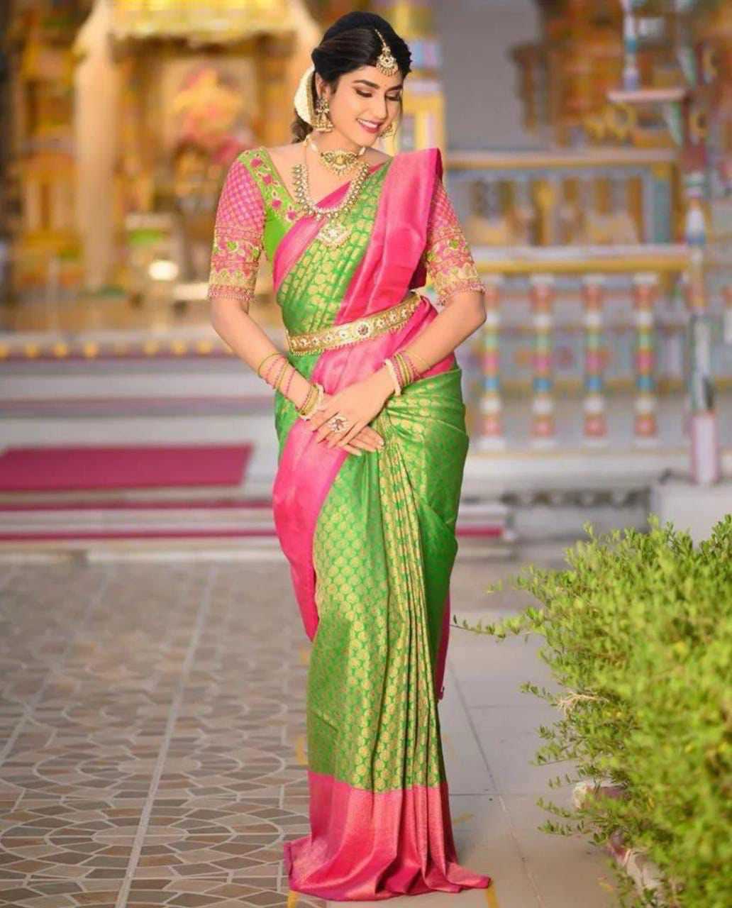 Prominent Perrot Soft Silk Saree With Resonant Blouse Piece