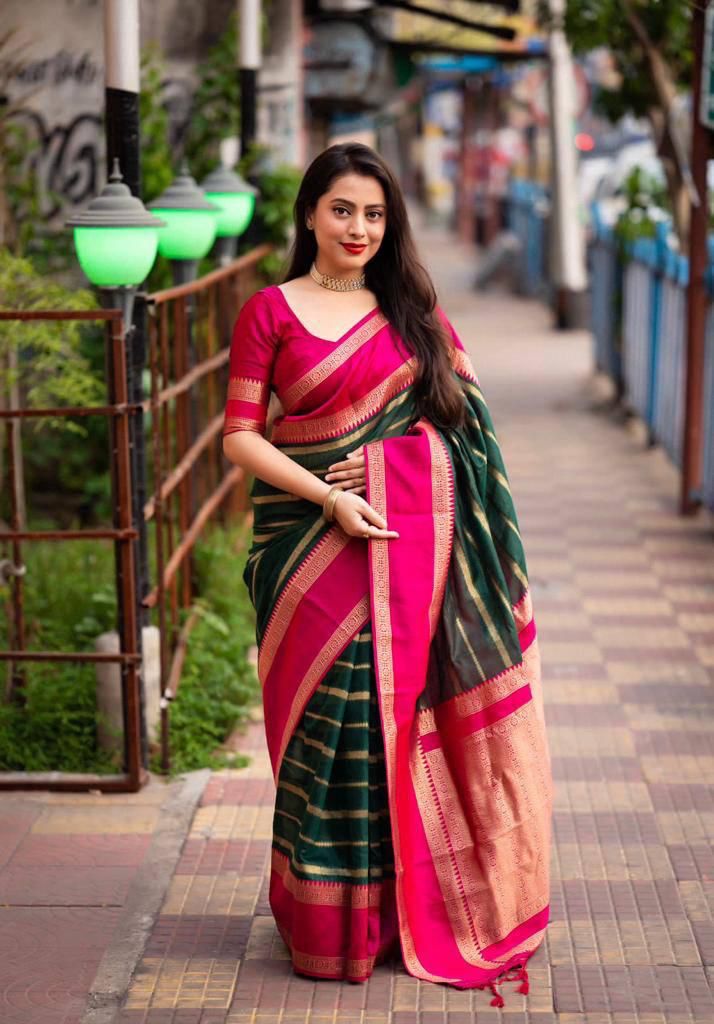 Groovy Dark Green Soft Silk Saree With Beguiling Blouse Piece