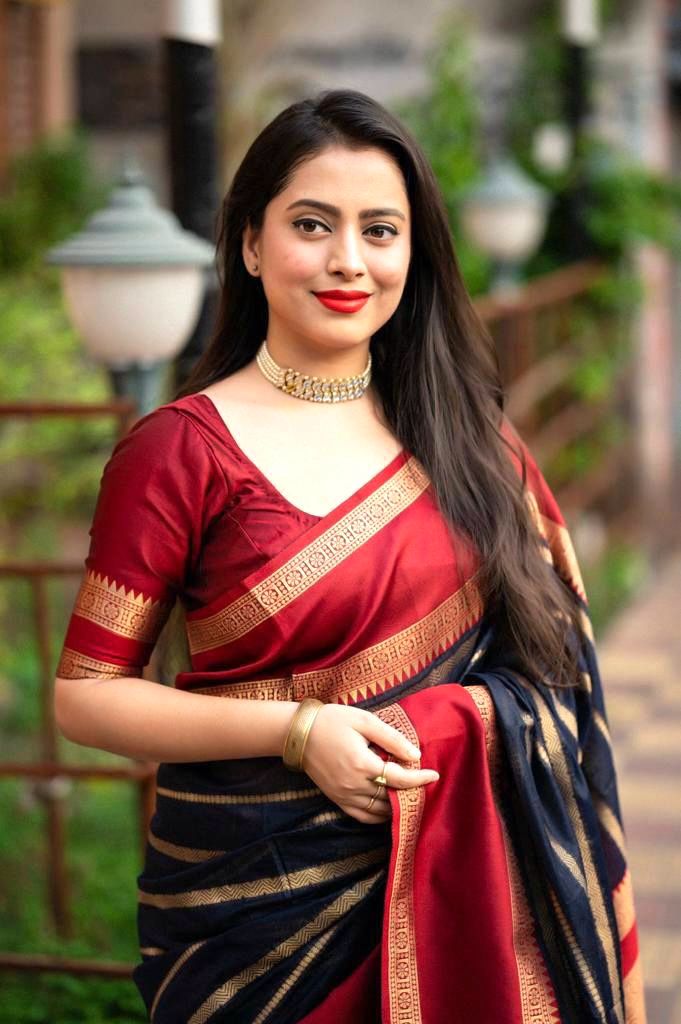 Radiant Navy Blue Soft Silk Saree With Majestic Blouse Piece