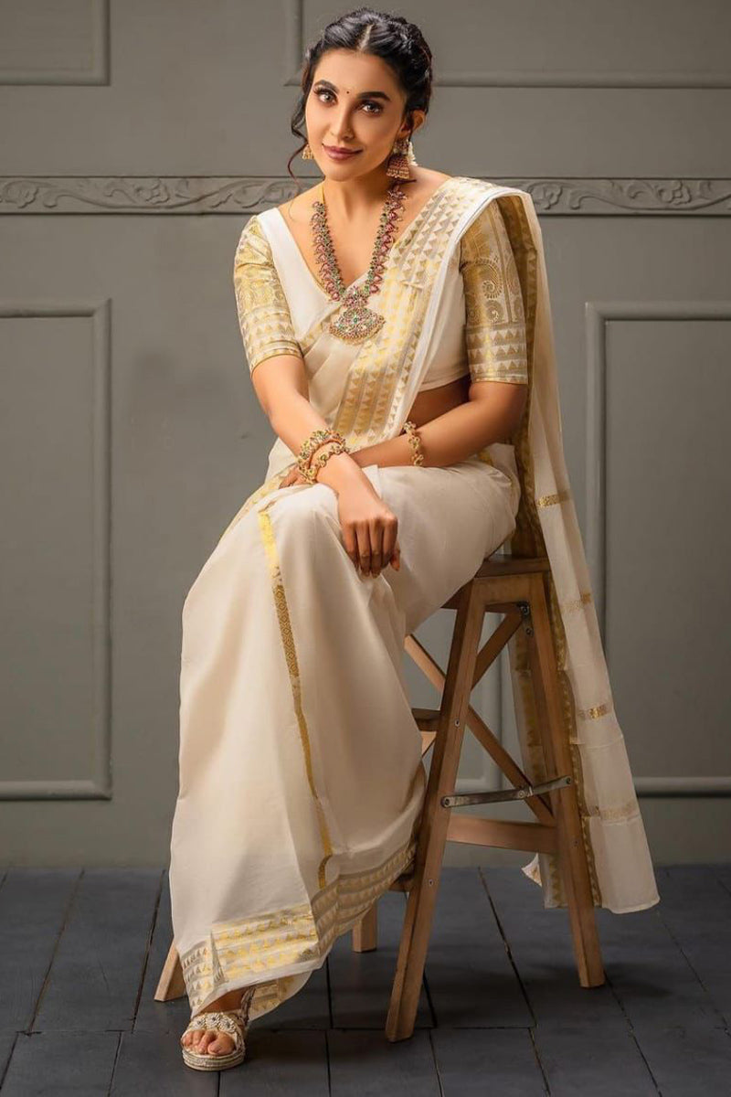 Quintessential Off White Soft Silk Saree With Scrumptious Blouse Piece